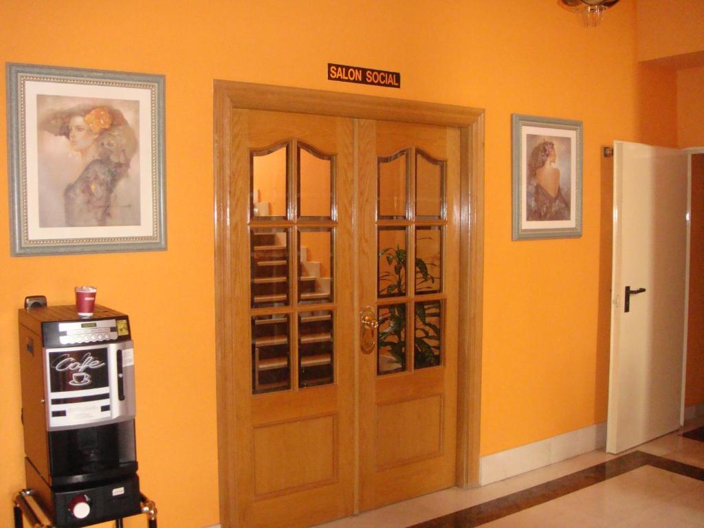 Hostal Serpol ปาเลนเซีย ภายนอก รูปภาพ